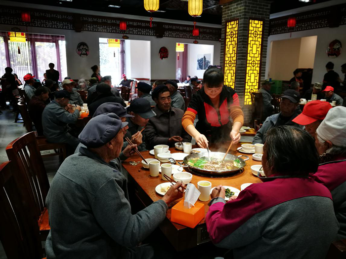 公司開(kāi)展“百善孝為先，公益火鍋宴”慶祝重陽(yáng)佳節(jié)